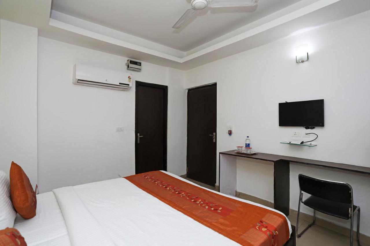 Oyo 11392 The Hotel Grand Hospitality Noida Eksteriør billede