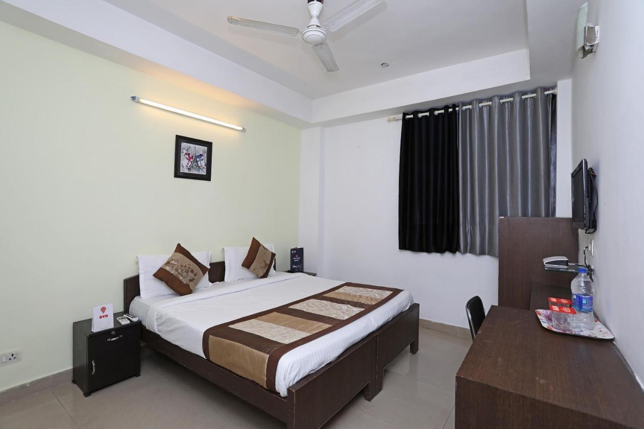 Oyo 11392 The Hotel Grand Hospitality Noida Eksteriør billede