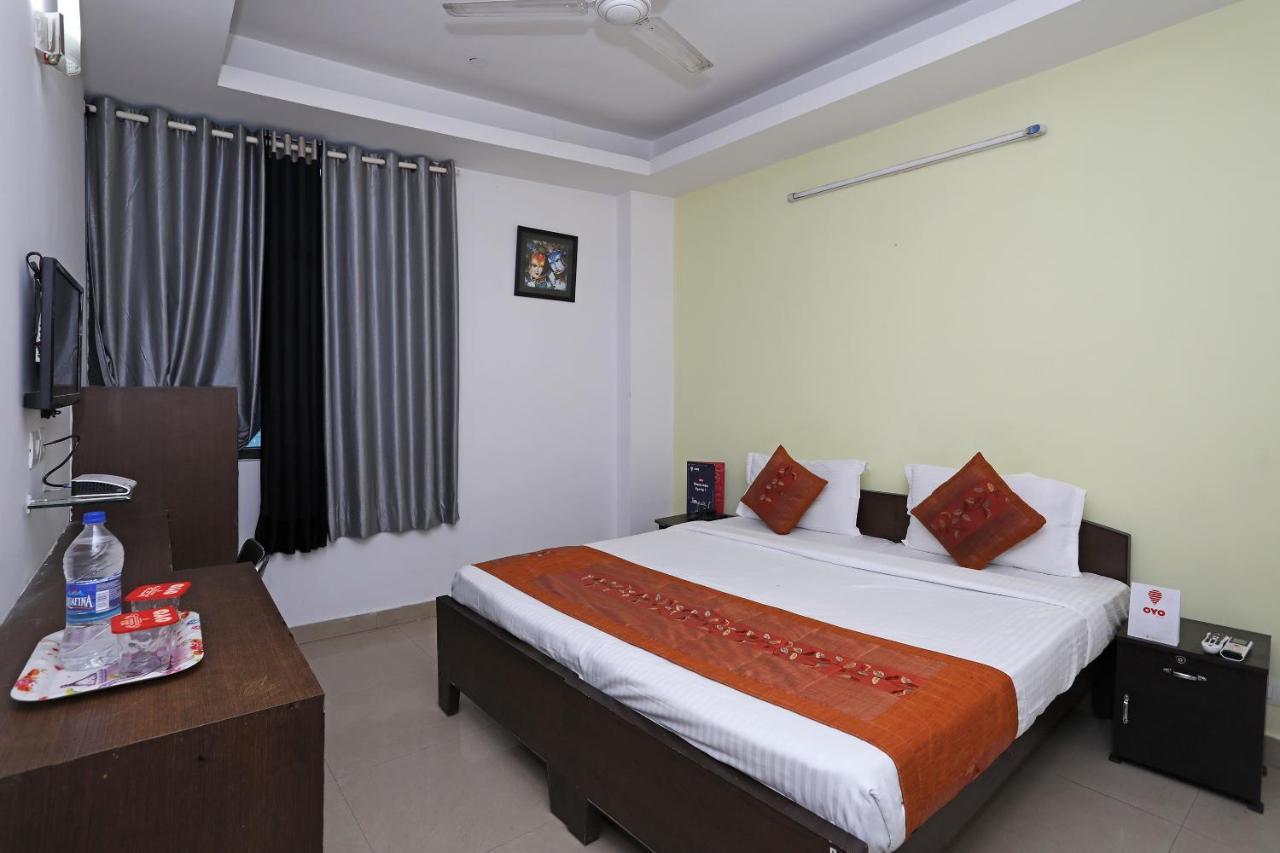 Oyo 11392 The Hotel Grand Hospitality Noida Eksteriør billede