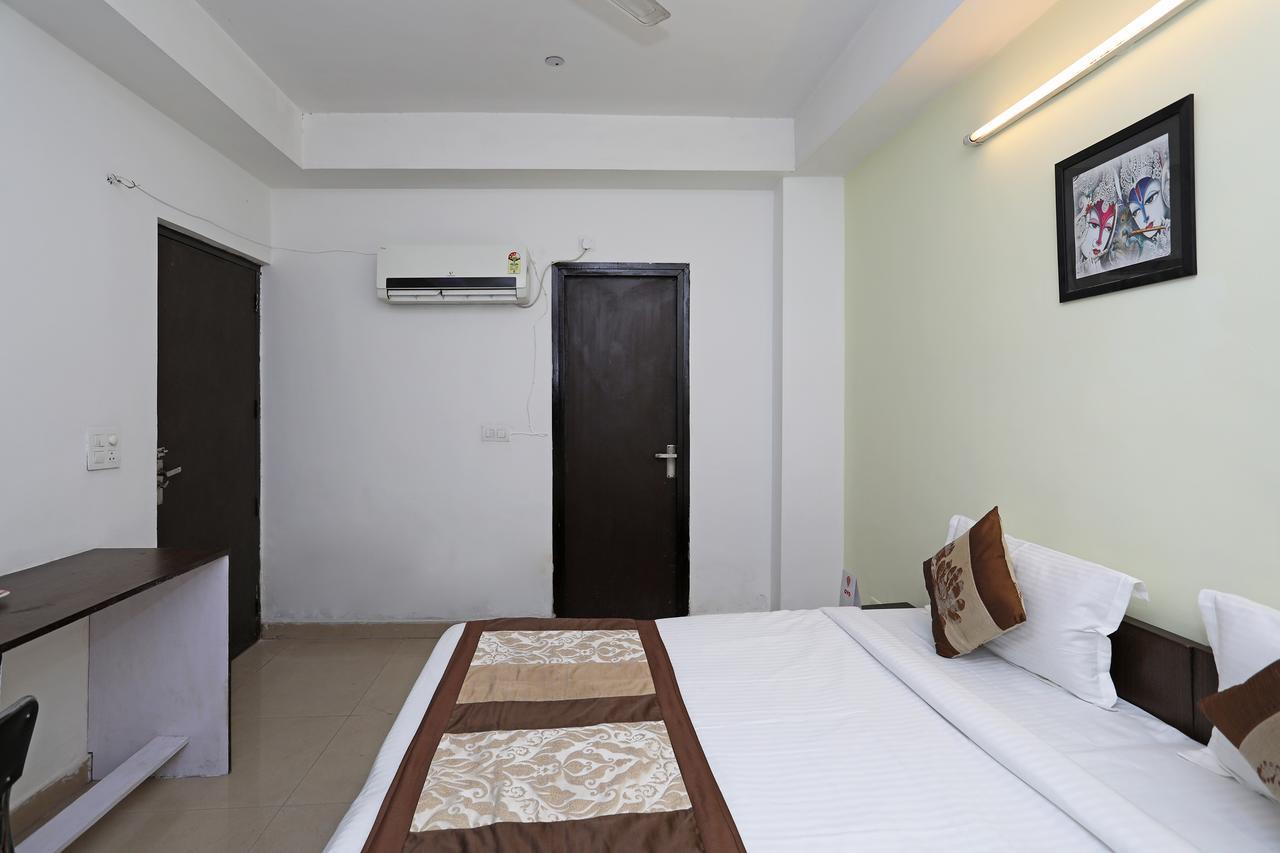 Oyo 11392 The Hotel Grand Hospitality Noida Eksteriør billede
